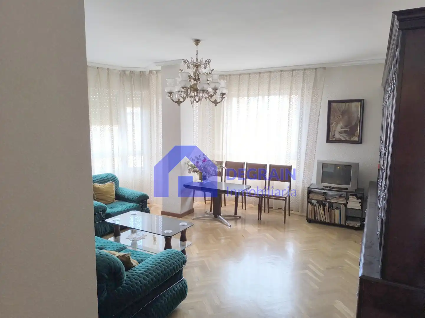 Sala d'estar de Pis en venda en Santa María del Páramo amb Calefacció, Traster i Balcó