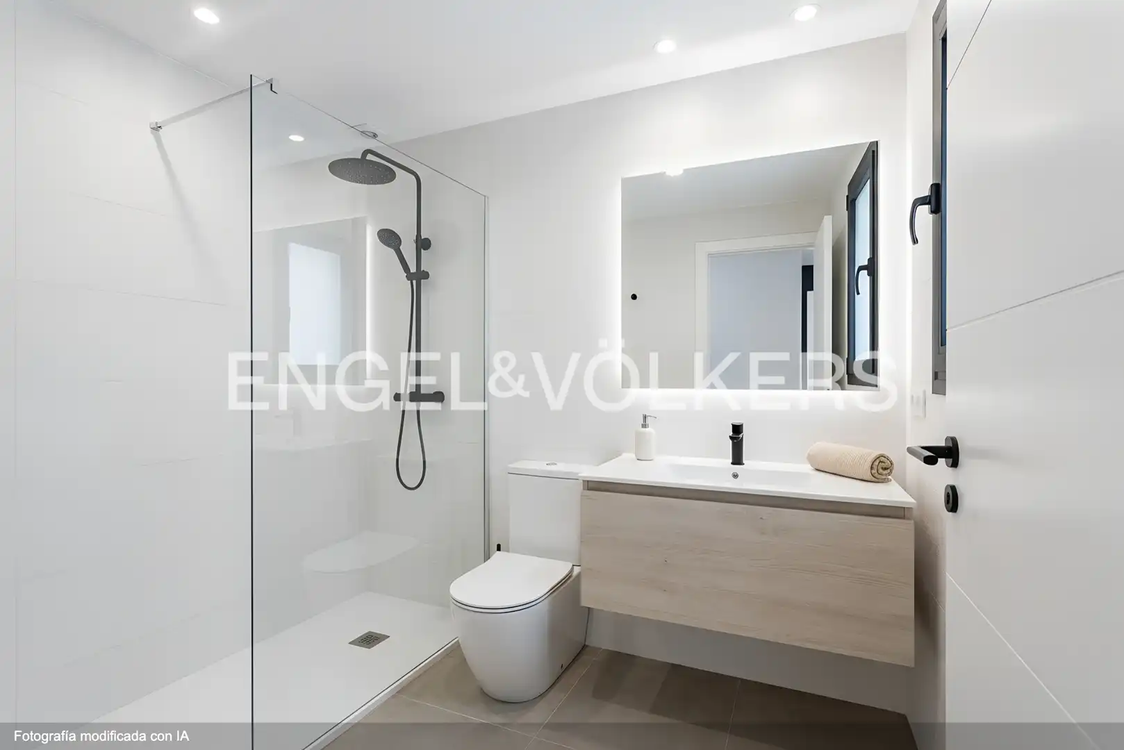 Baño de Apartamento en venta en Sant Boi de Llobregat con Aire acondicionado, Calefacción y Parquet