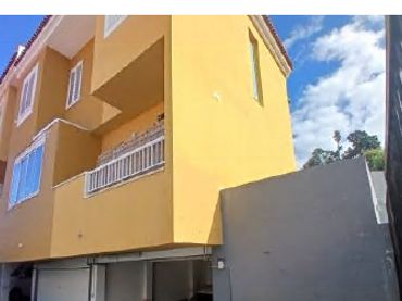 Casa aparellada en venda a C/ Carmita Castro