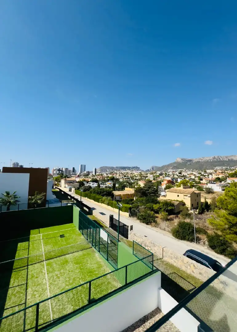 Vista exterior de Casa adosada en venda en Calpe / Calp amb Aire condicionat, Calefacció i Jardí privat