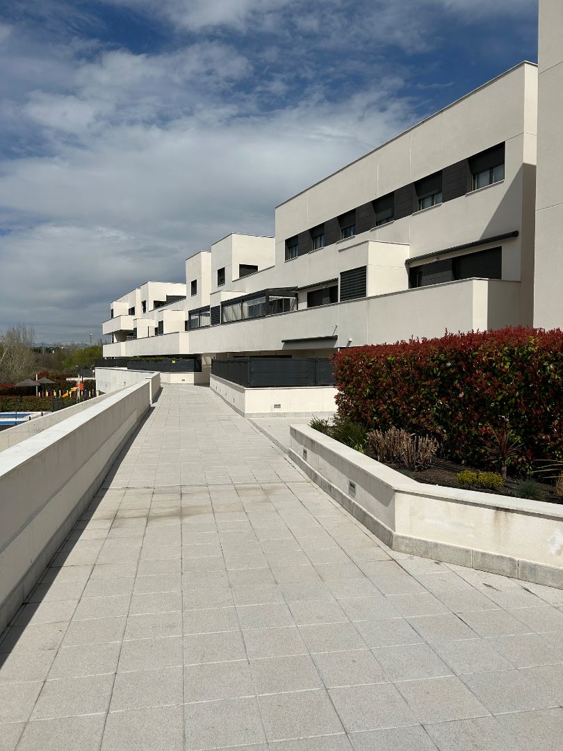 Vista exterior de Planta baja en venta en Boadilla del Monte con Calefacción, Terraza y Trastero