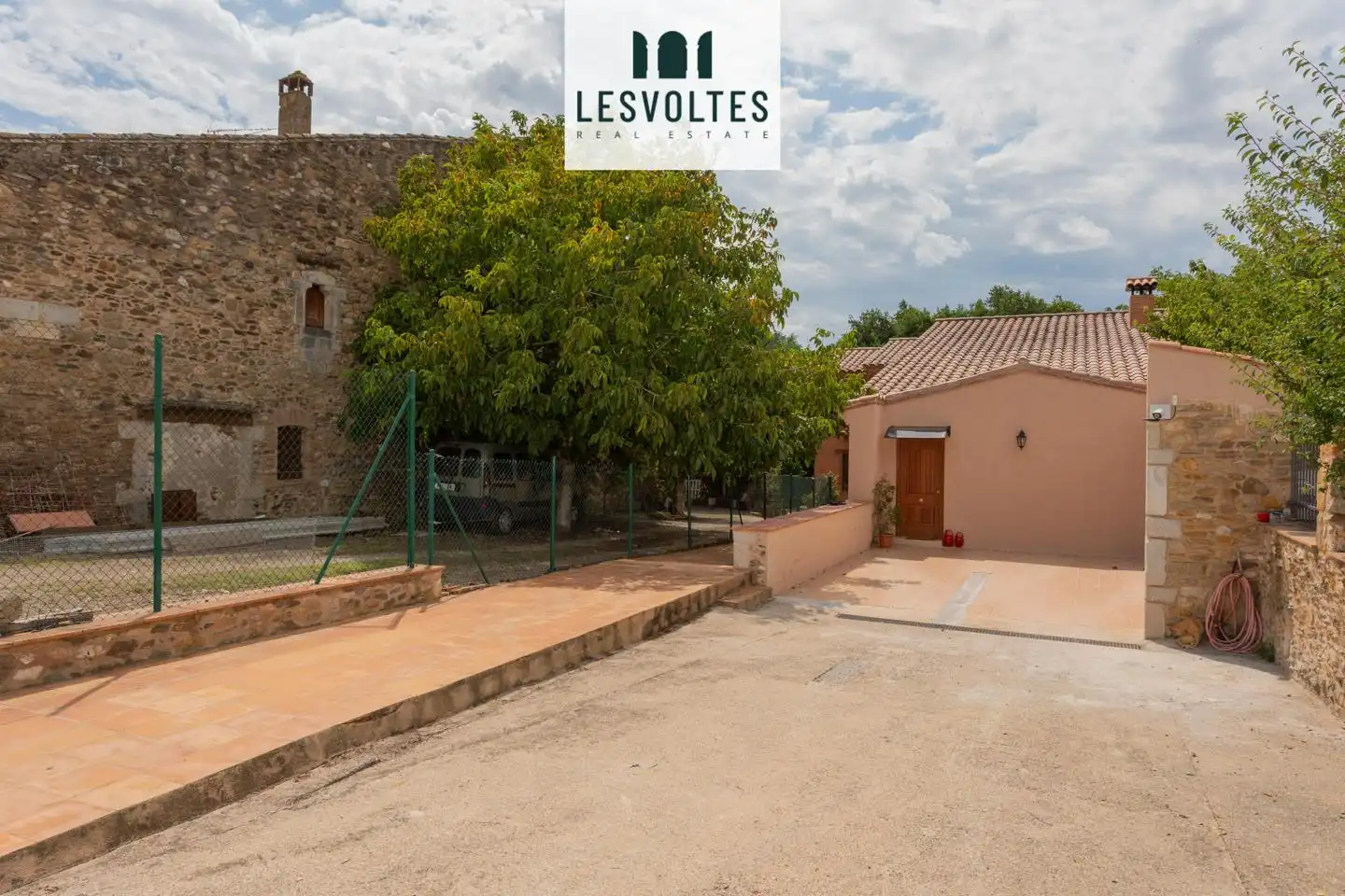 Vista exterior de Casa o xalet en venda en Juià amb Aire condicionat, Calefacció i Jardí privat