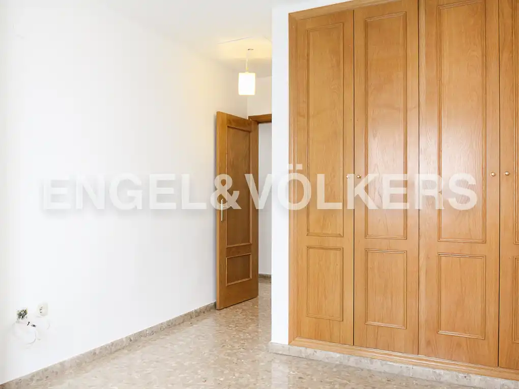 Wohnung zur Miete in Valencia mit Klimaanlage, Heizung und Balkon