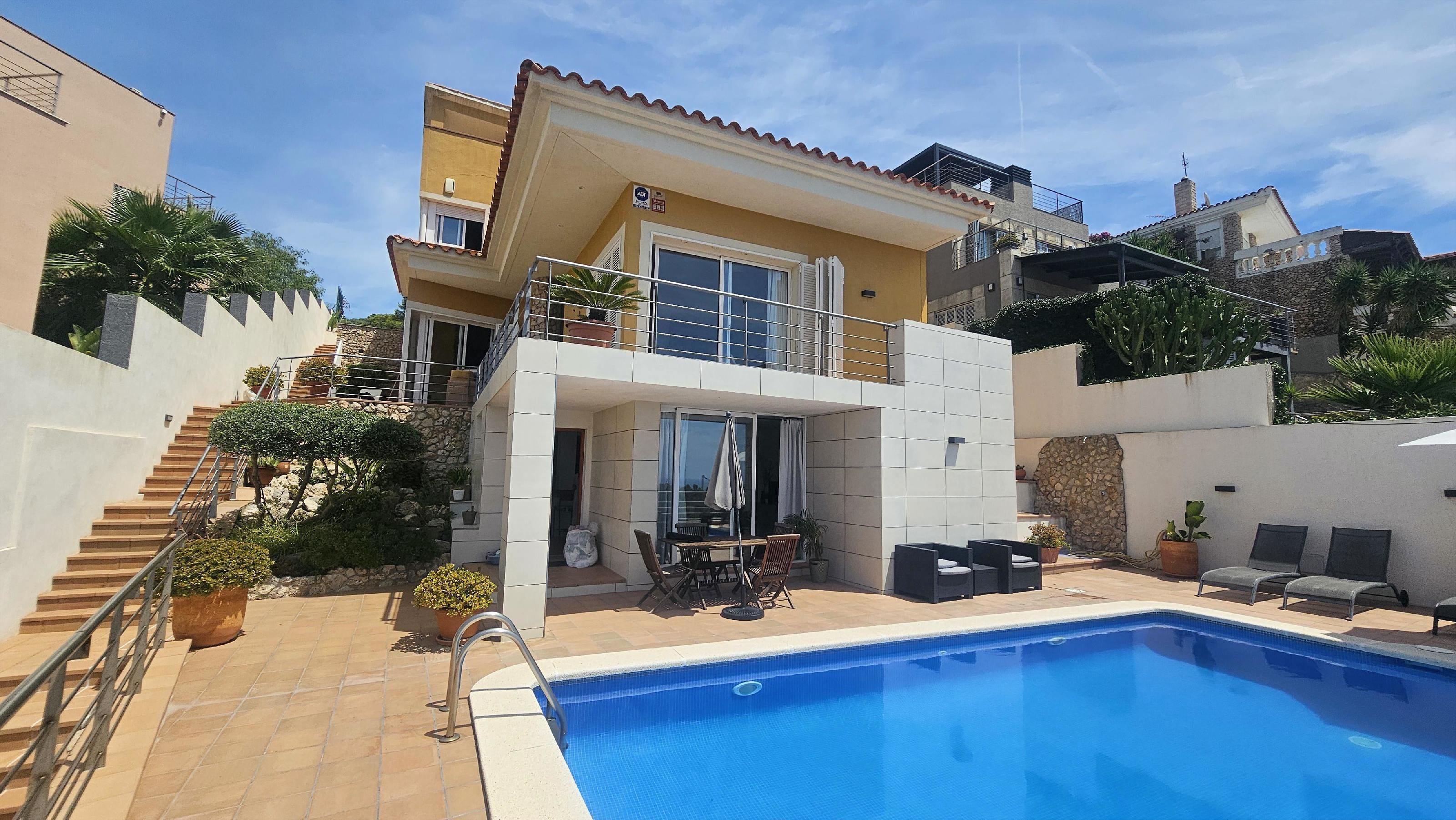 Vista exterior de Casa o xalet en venda en Sitges amb Calefacció, Jardí privat i Terrassa