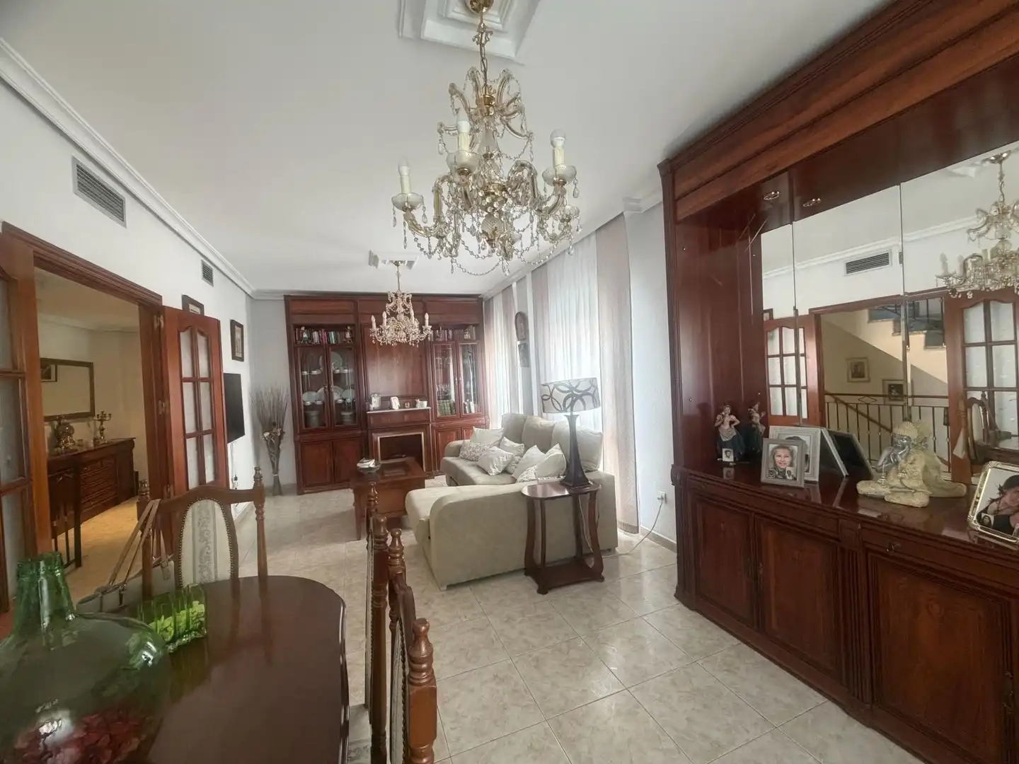 Sala de estar de Casa adosada en venta en Cáceres con Terraza, Trastero y Amueblado