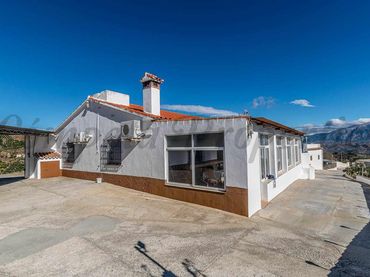 Casa amb piscina en venda a Iznate