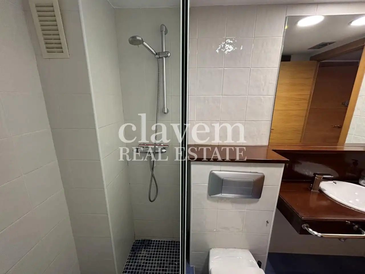 Bathroom of Flat for rent in Barcelona  with Heating, Furnished and Community pool