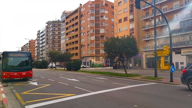 Local comercial en Venta en Calle Fray José Casanova en Barrio del Ave