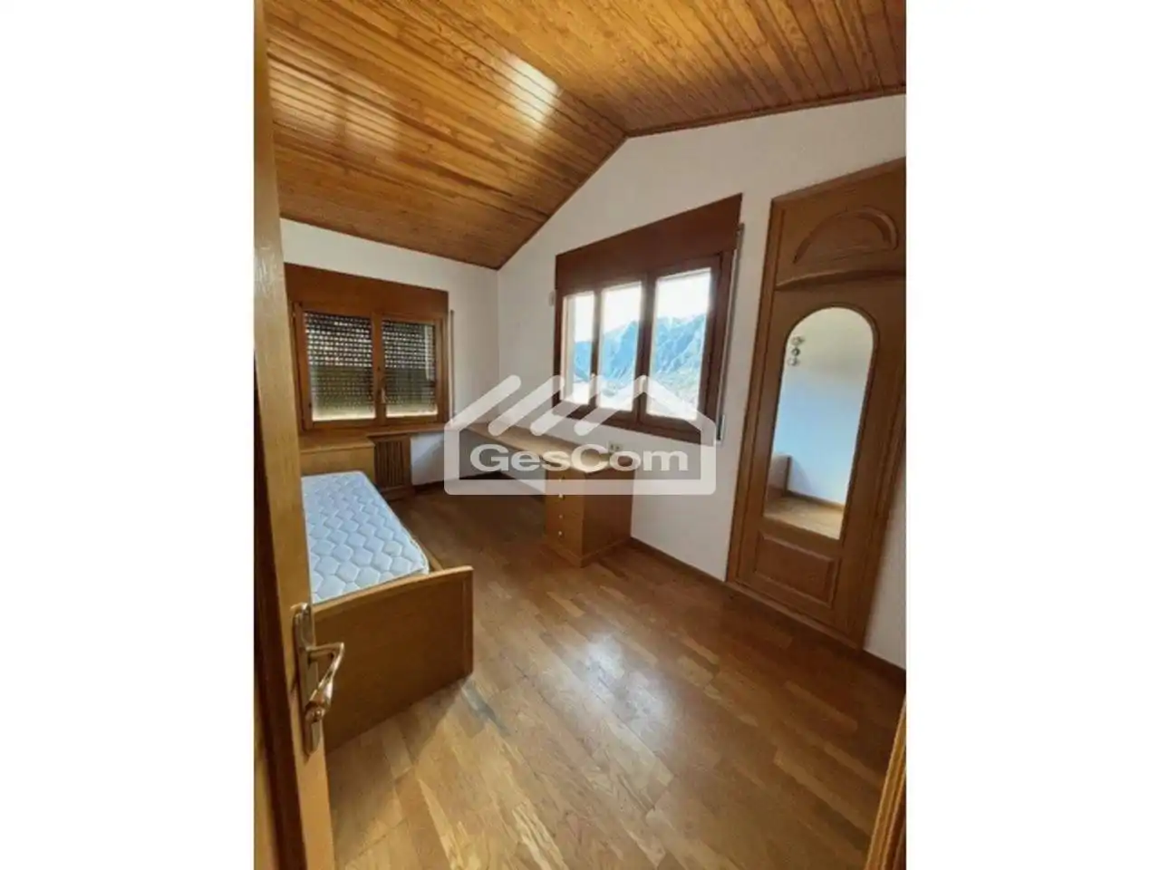 Habitación de Casa adosada en venta en Escaldes – Engordany con Calefacción y Jardín privado