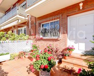 Vista exterior de Casa adosada en venda en Sant Boi de Llobregat amb Terrassa i Balcó