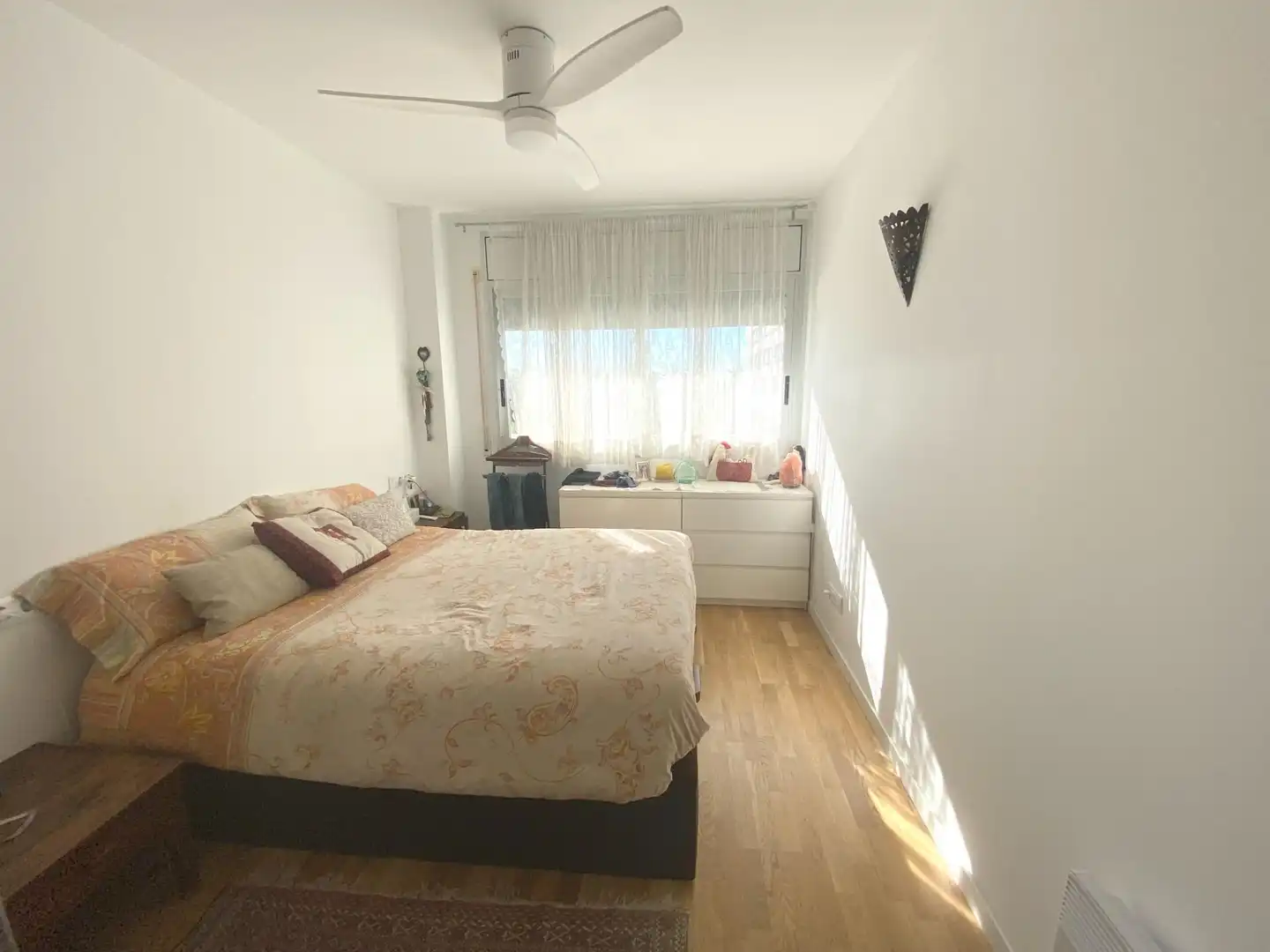 Schlafzimmer von Wohnung zur Miete in Barcelona mit Heizung, Parkett und Möbliert