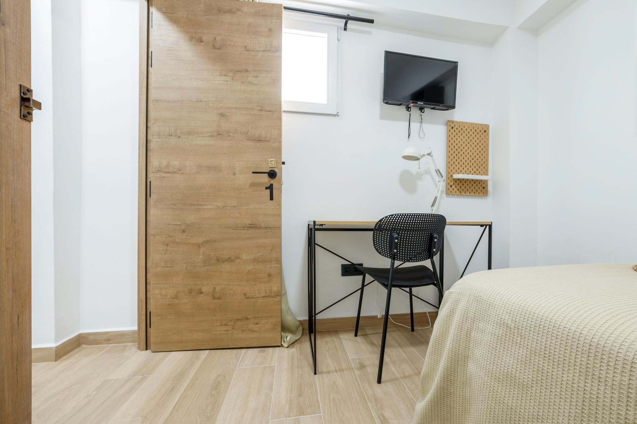 Bedroom of Flat to share in  Valencia Capital  with Air Conditioner, Heating and Washing machine