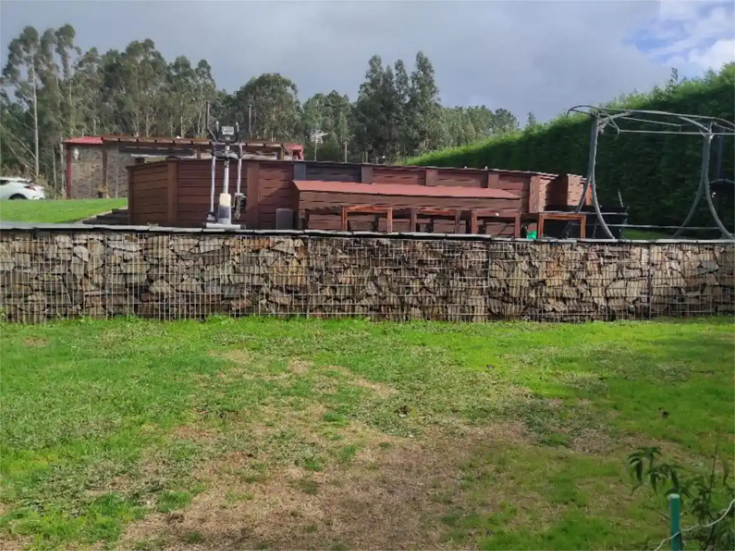Vista exterior de Planta baixa en venda en Cambre  amb Jardí privat, Piscina i Moblat
