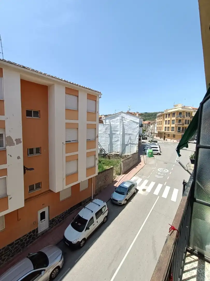 Vista exterior de Pis en venda en Viver amb Aire condicionat, Terrassa i Traster