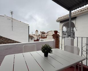 Vista exterior de Casa o xalet de lloguer en Canillas de Aceituno amb Terrassa i Balcó