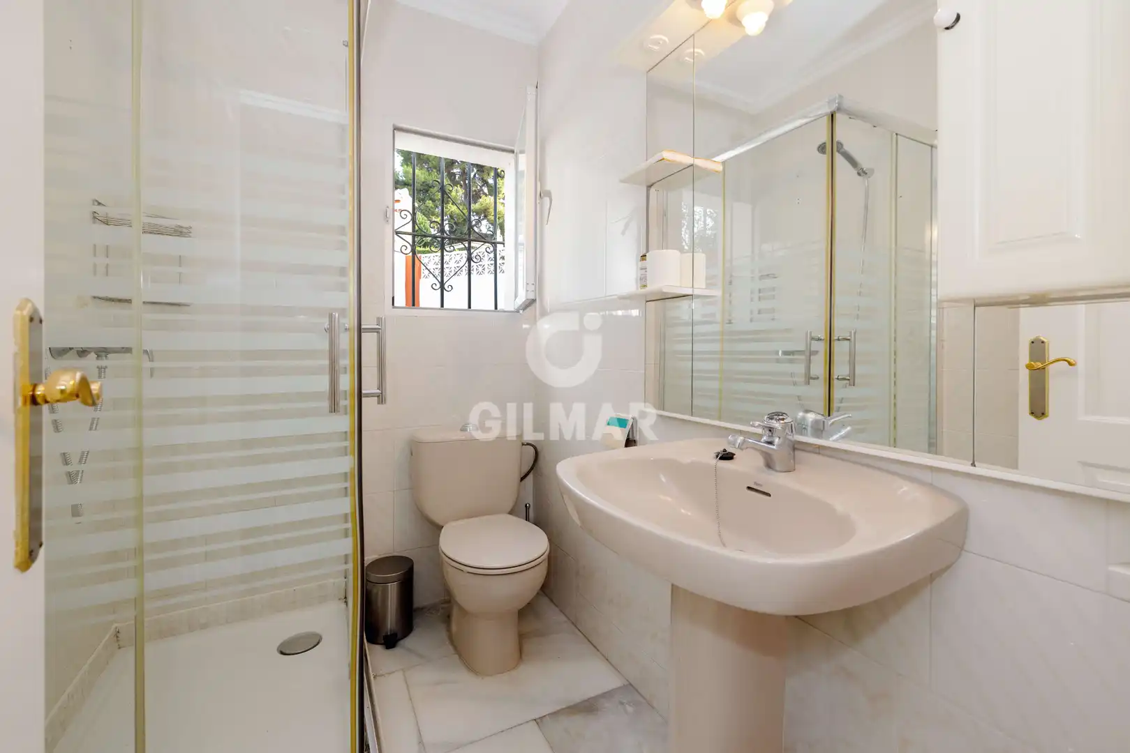 Bany de Casa o xalet en venda en Marbella amb Jardí privat i Piscina