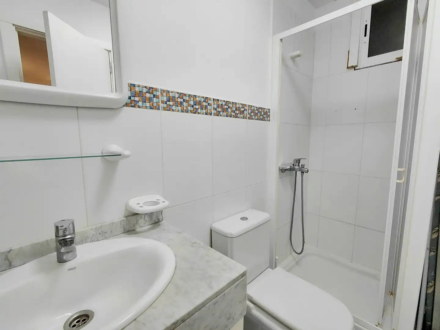 Baño de Estudio de alquiler en Las Palmas de Gran Canaria con Amueblado, Lavadora y Microondas