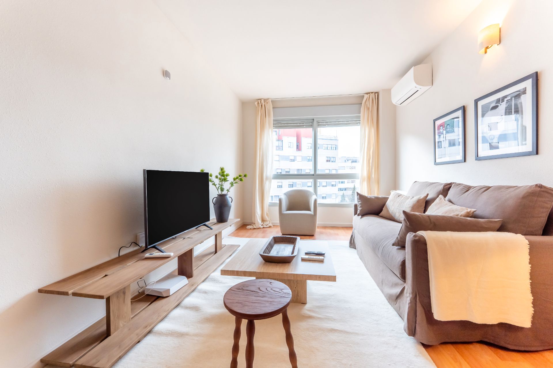 Living room of Flat to rent in  Madrid Capital  with Air Conditioner, Heating and Parquet flooring