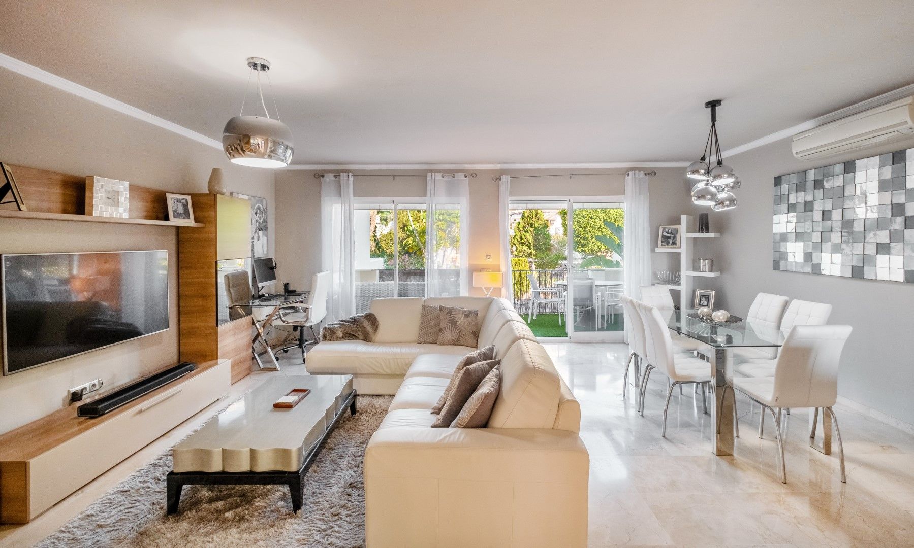 Living room of Duplex for sale in Marbella  with Air Conditioner, Heating and Terrace