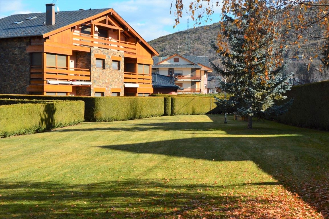 Jardín de Ático de alquiler en Alp con Calefacción, Parquet y Terraza