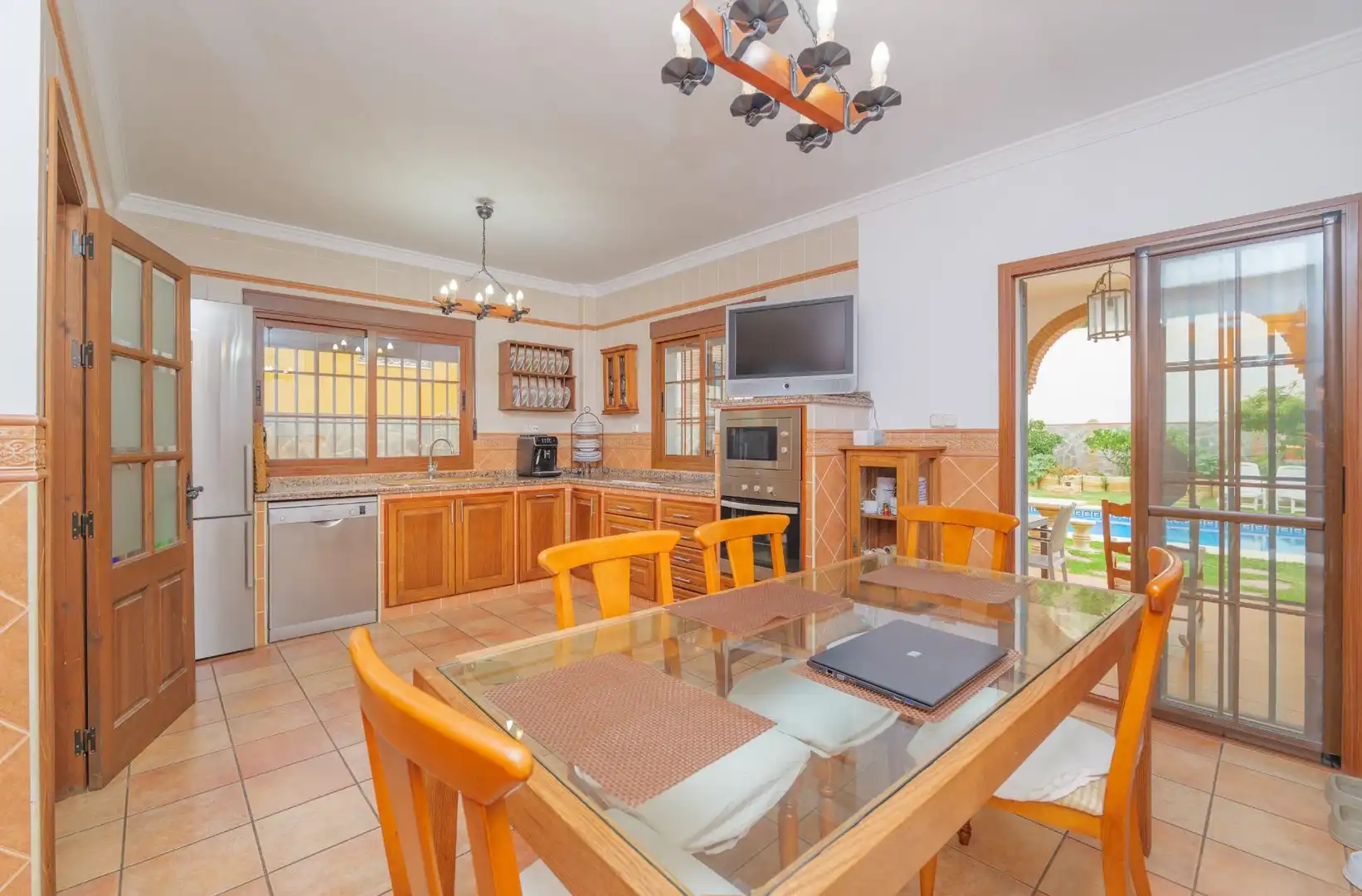 Kitchen of Houses for sale in Málaga  with Air Conditioner, Private garden and Swimming Pool