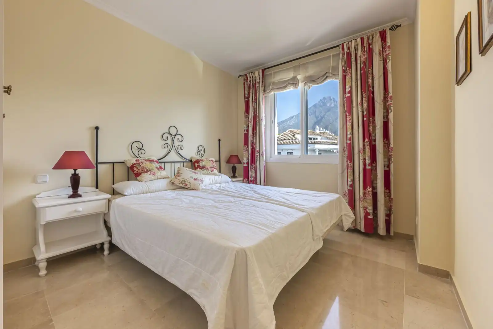 Dormitori de Àtic en venda en Marbella amb Aire condicionat, Terrassa i Traster