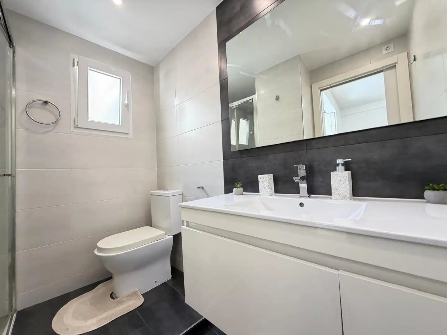 Baño de Ático en venta en Torrevieja con Aire acondicionado, Calefacción y Amueblado