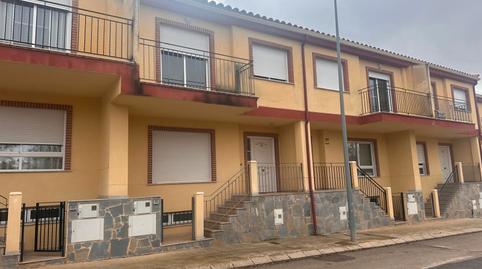 Foto 5 de Casa adosada en venta en Calle Fuenterrobles, 58, Requena, Valencia