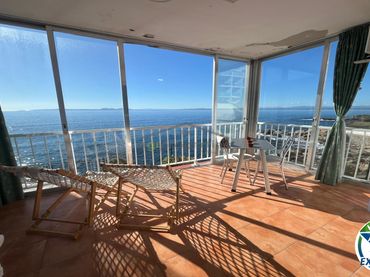 Apartament amb ascensor en venda a Carretera canyelles 4