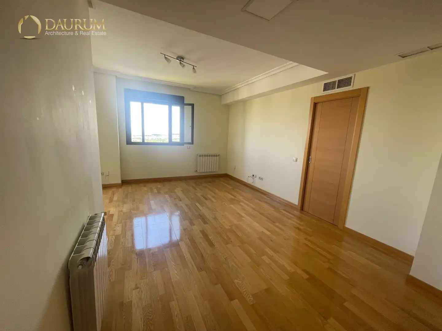 Bedroom of Flat for sale in  Madrid Capital  with Air Conditioner, Heating and Swimming Pool