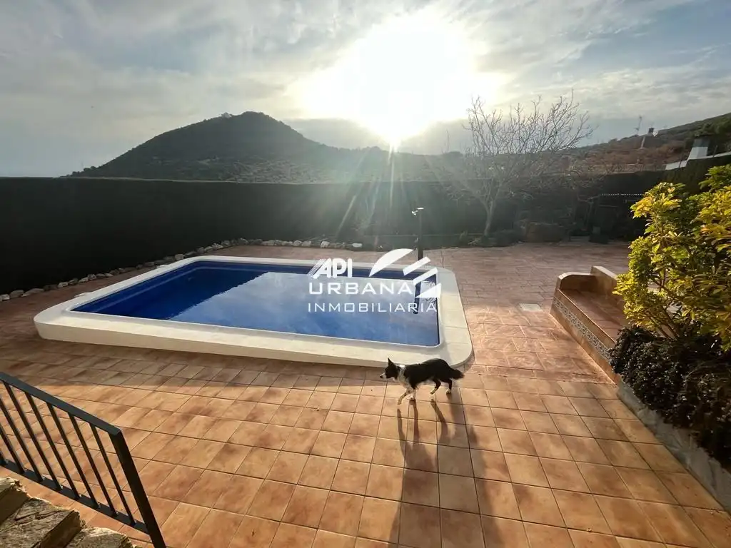 Vista exterior de Casa o chalet en venta en Lucena con Aire acondicionado, Jardín privado y Piscina