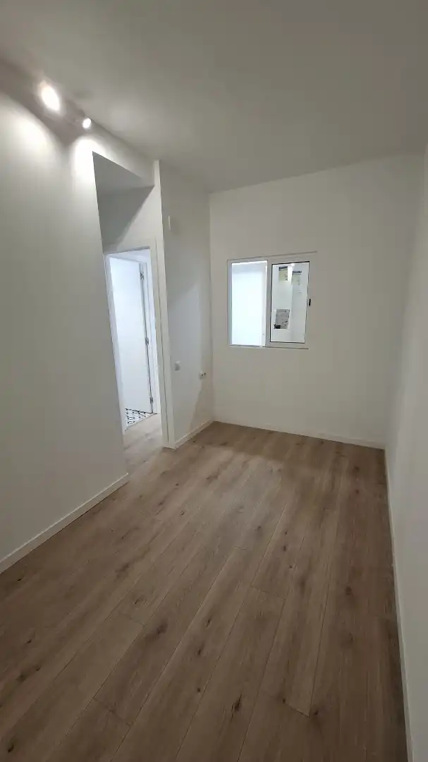 Piso en venta en Barcelona con Parquet, Horno y Alarma