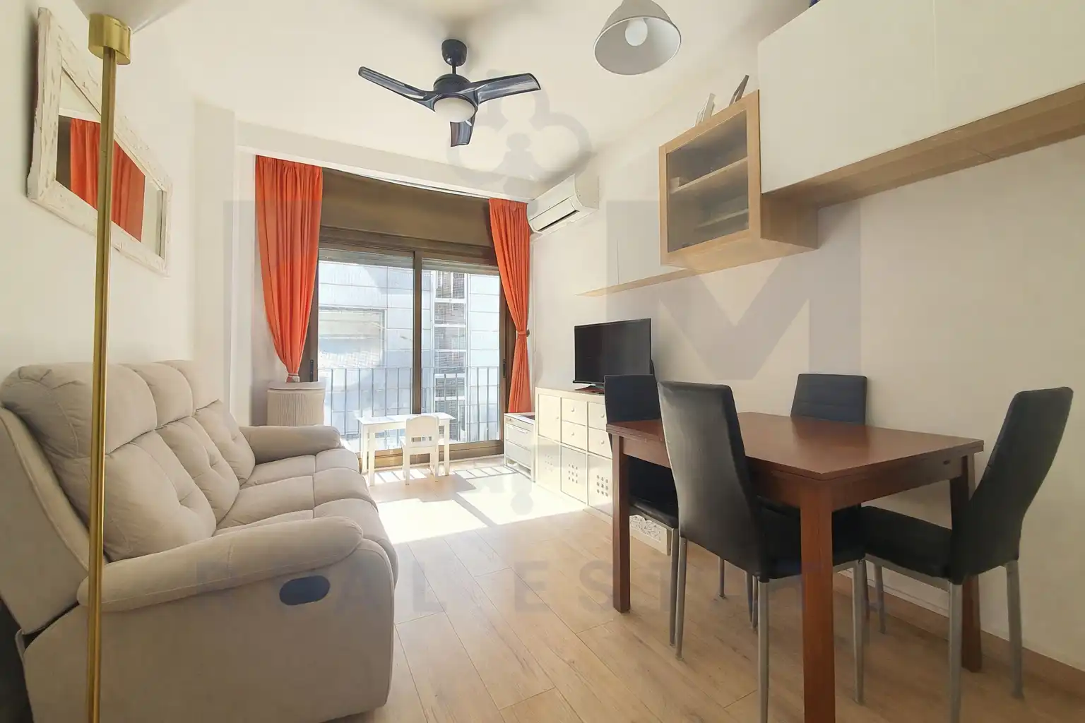 Sala d'estar de Pis en venda en Barcelona amb Aire condicionat, Calefacció i Parquet