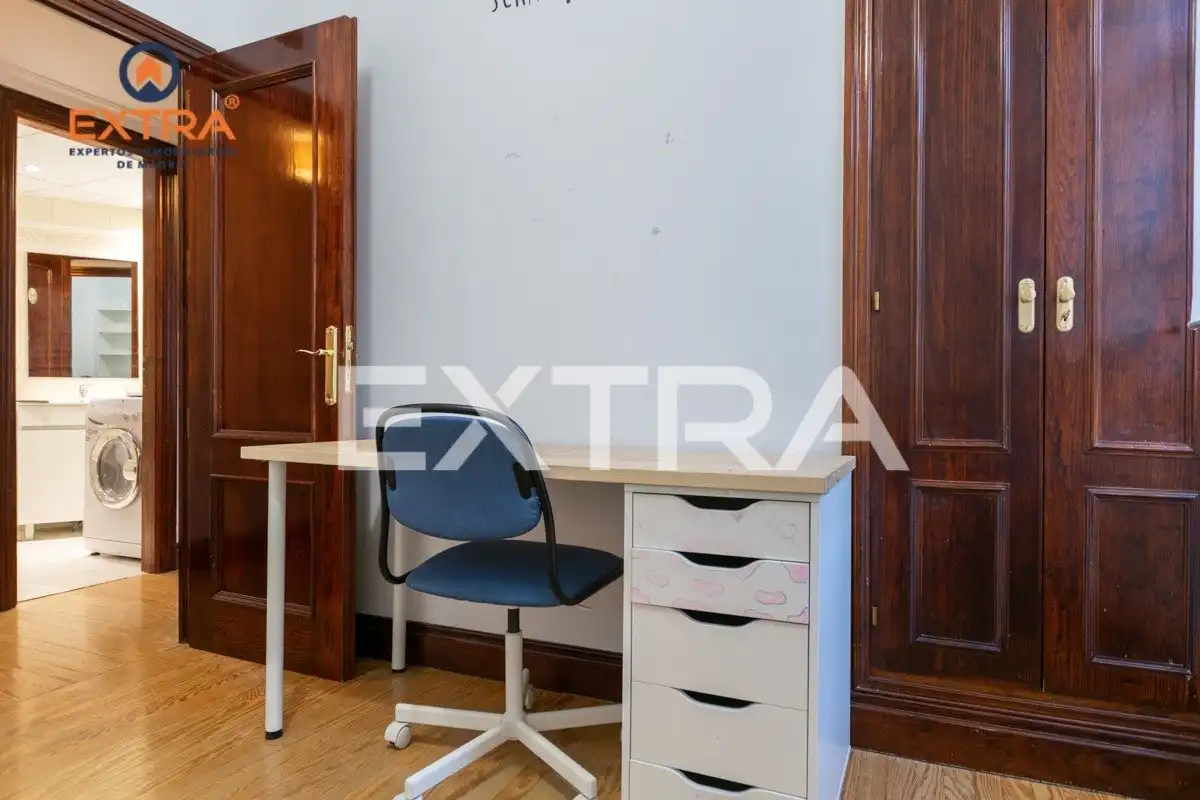 Dormitori de Pis de lloguer en Madrid amb Aire condicionat, Calefacció i Moblat