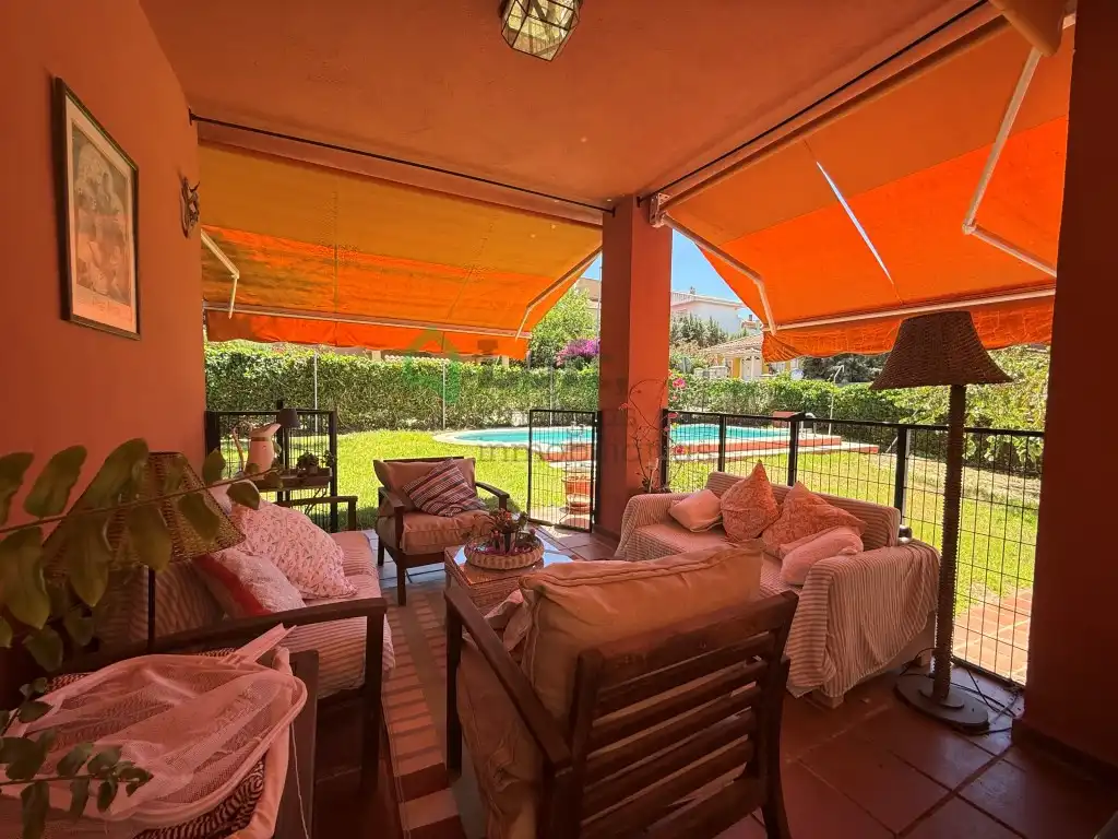 Terrassa de Casa o xalet en venda en Badajoz amb Aire condicionat, Jardí privat i Piscina