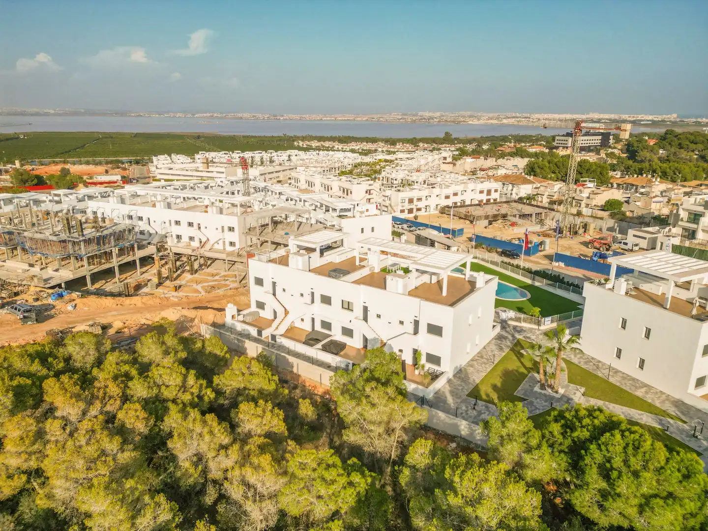 Vista exterior de Àtic en venda en Torrevieja amb Terrassa, Balcó i Piscina comunitària