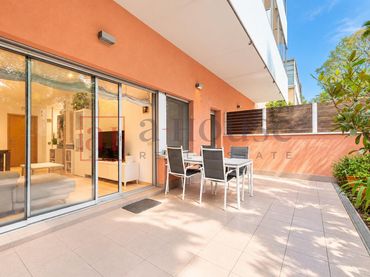 Piano terra con piscina in vendita a Carrer Carrer de Gernika