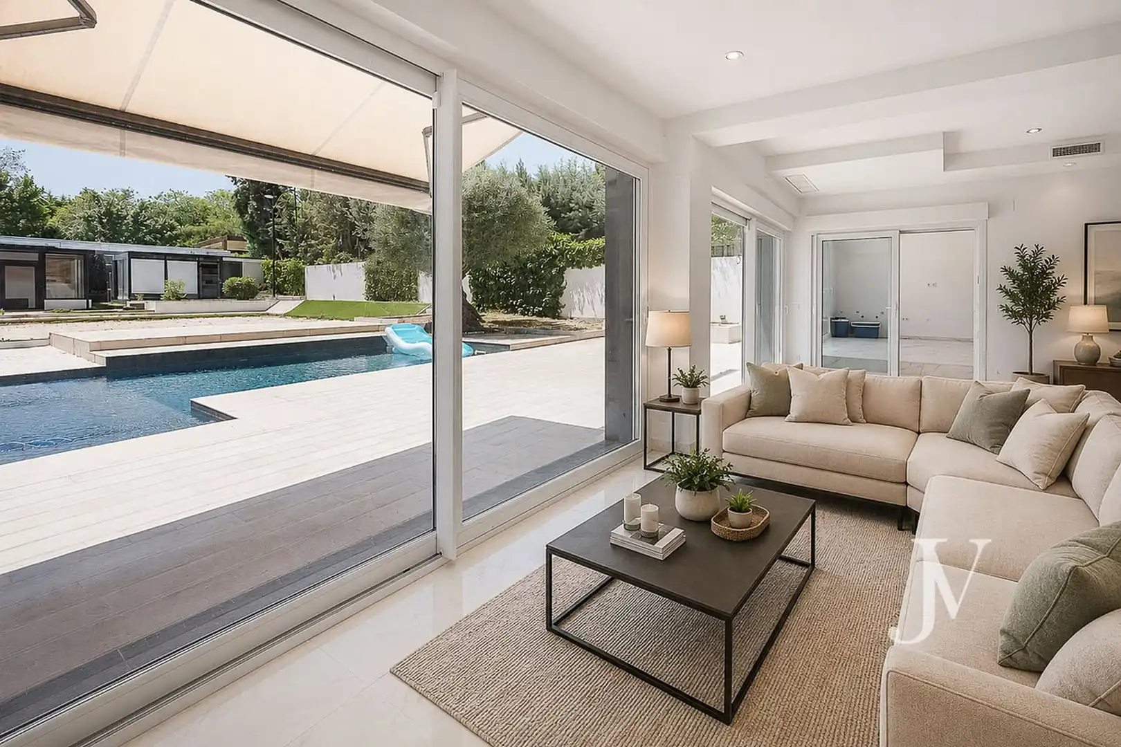 Sala de estar de Casa o chalet en venta en La Moraleja con Aire acondicionado, Calefacción y Jardín privado