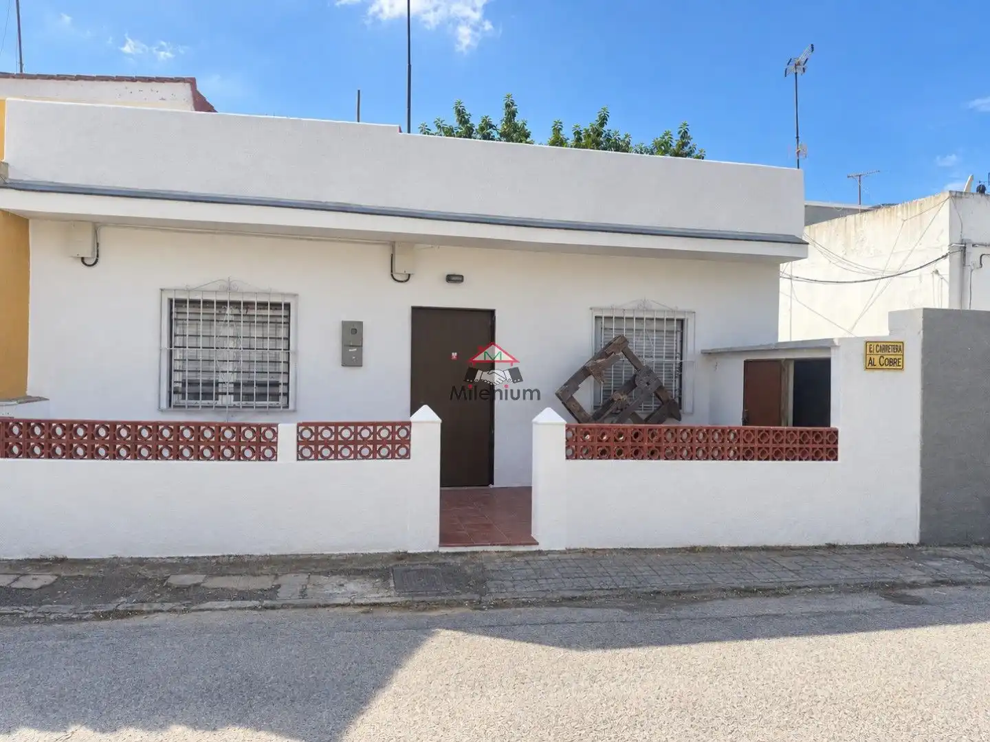 Vista exterior de Casa o chalet en venta en Algeciras con Terraza y Alarma