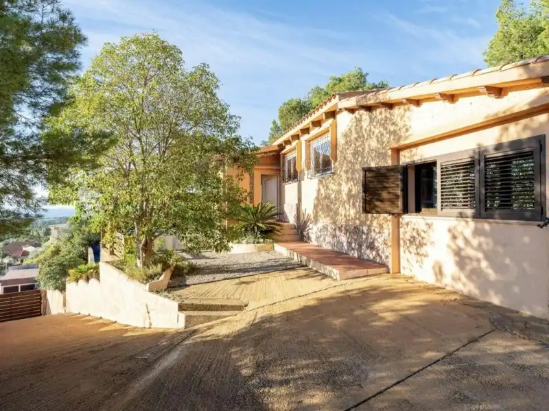 Vista exterior de Casa o chalet en venta en Roda de Berà con Aire acondicionado, Terraza y Piscina