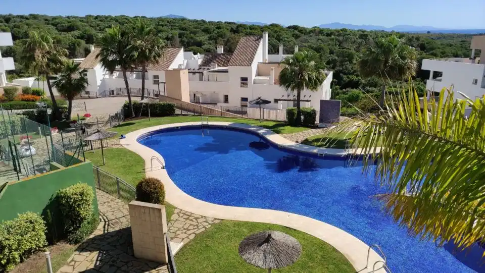 Vista exterior de Apartament de lloguer en La Alcaidesa amb Aire condicionat, Calefacció i Jardí privat