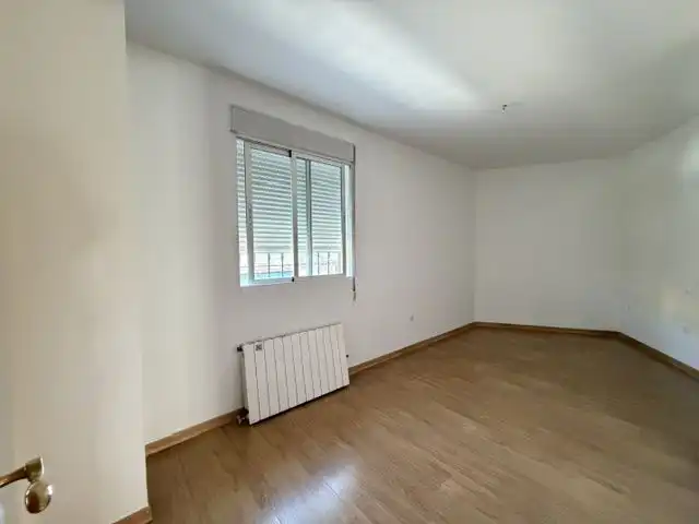 Habitación de Casa adosada en venta en Badajoz con Terraza, Trastero y Balcón