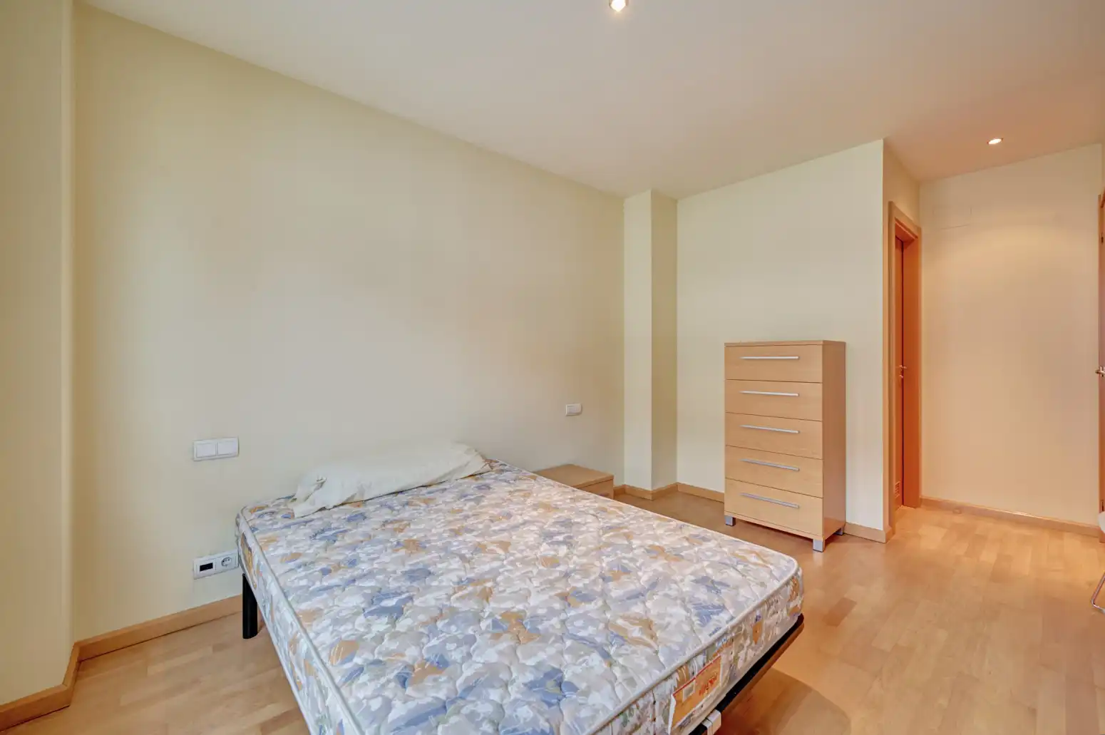 Bedroom of Flat for sale in  Pamplona / Iruña  with Heating, Private garden and Parquet flooring