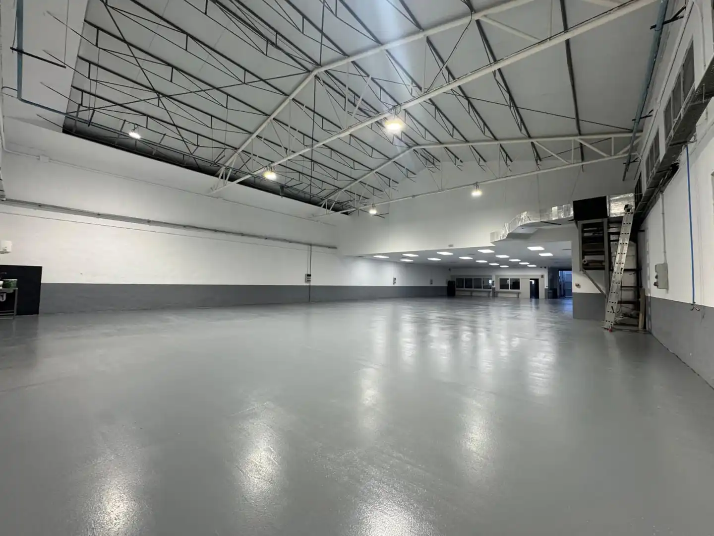 Industrial building for sale in Zona Industrial, imagen 2
