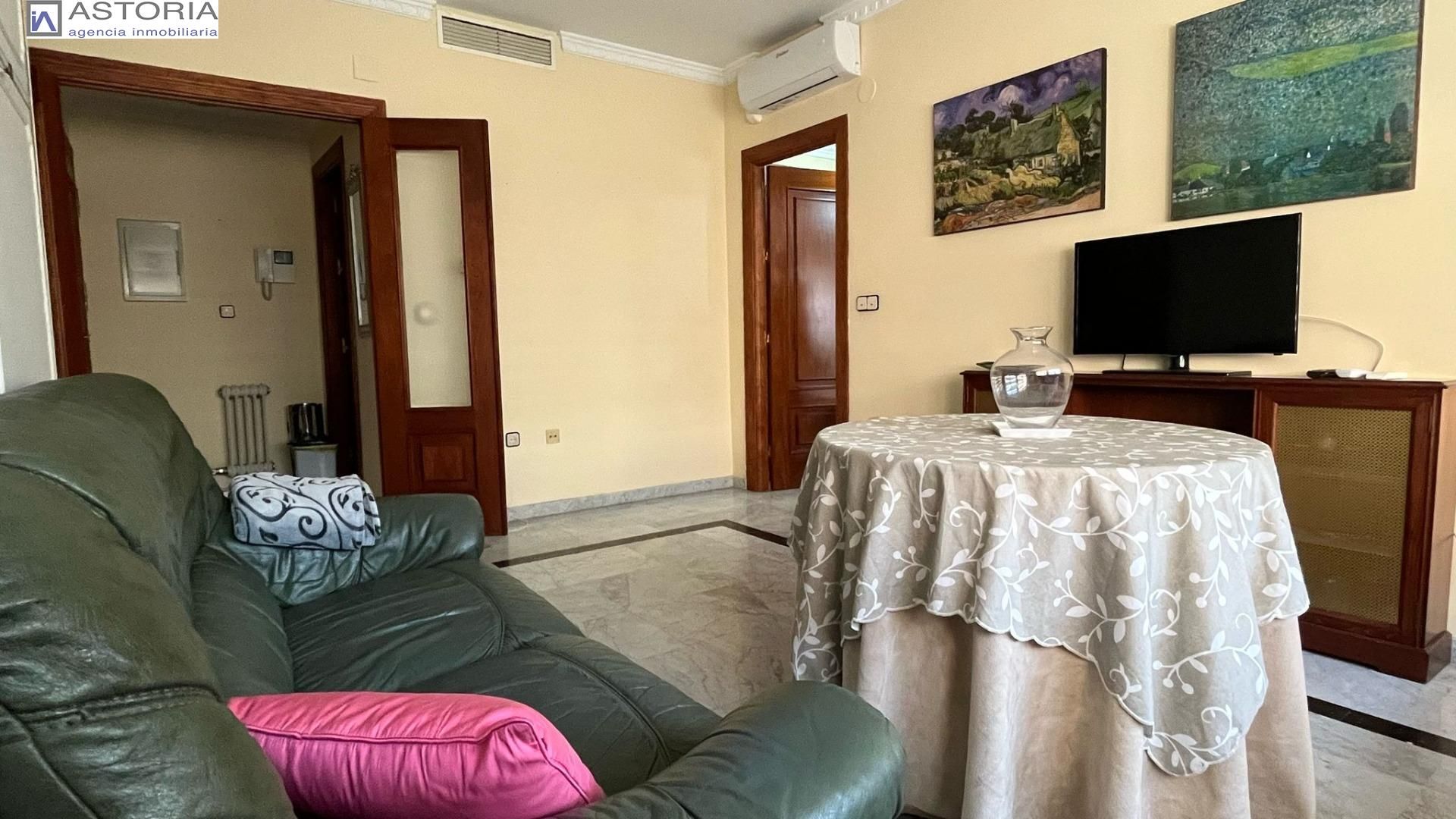 Sala d'estar de Apartament de lloguer en  Granada Capital amb Aire condicionat i Calefacció