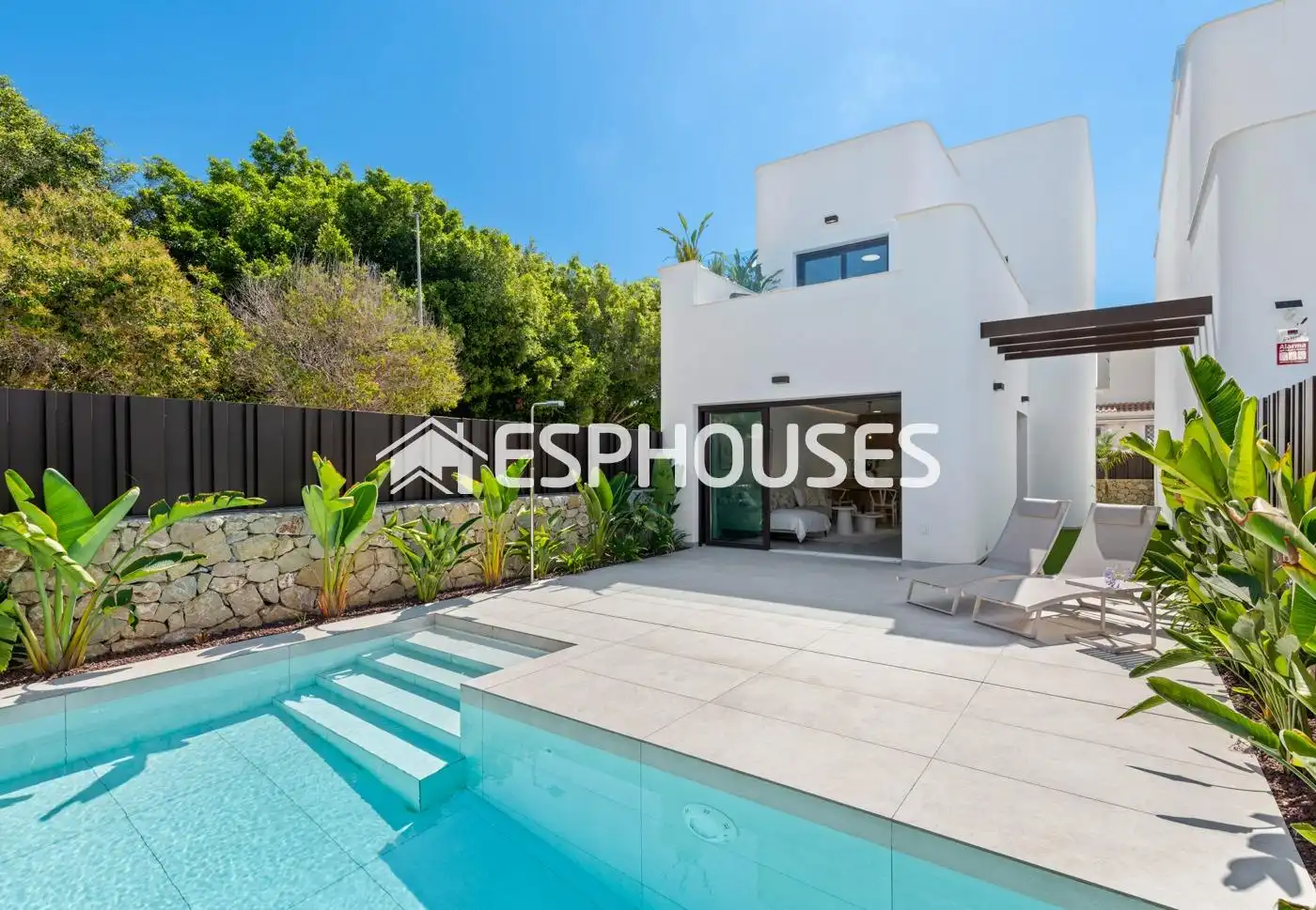 Vista exterior de Casa o chalet en venta en Pilar de la Horadada con Terraza, Piscina y Balcón