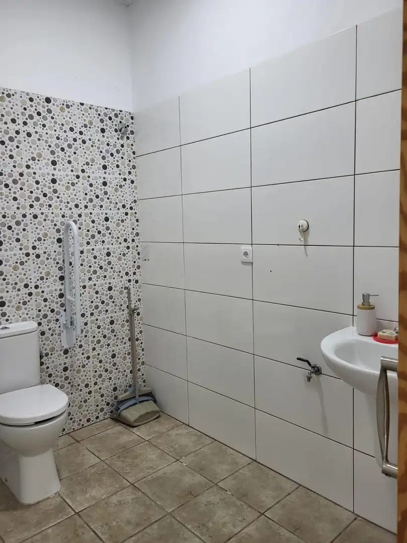 Baño de Local en venta en San Miguel de Salinas con Aire acondicionado