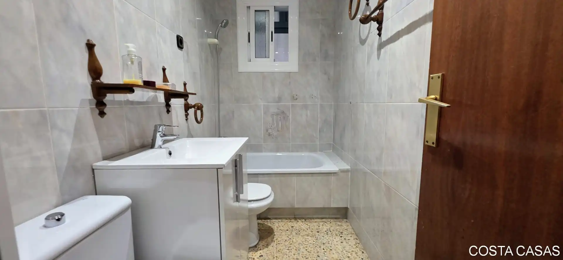 Baño de Piso en venta en L'Hospitalet de Llobregat con Balcón