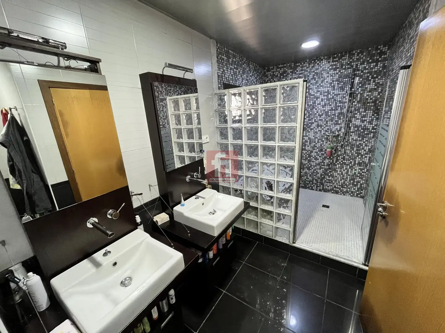 Badezimmer von Haus oder Chalet zum Verkauf in Olivella mit Terrasse, Abstellraum und Schwimmbad