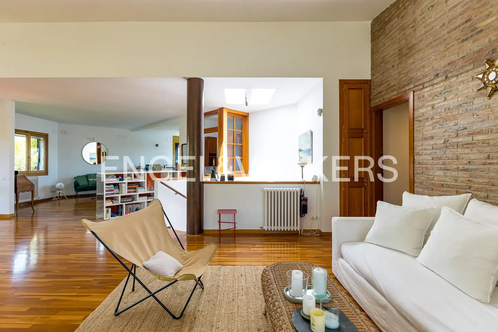 Sala de estar de Finca rústica en venta en Vilanova i la Geltrú con Calefacción, Jardín privado y Terraza